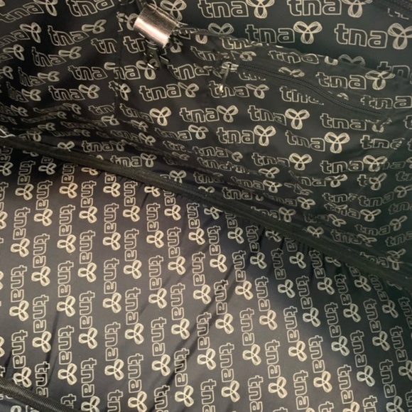 Metallic Aritzia TNA vintage bag - Picture 3 of 14